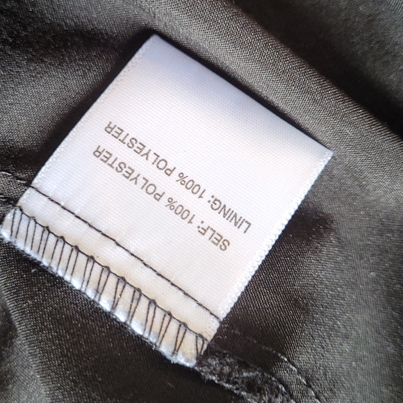 Rose and Olive Tiered Hemline Vee Neckline Graphic Print Dress - Size Medium - Picture 14 of 14